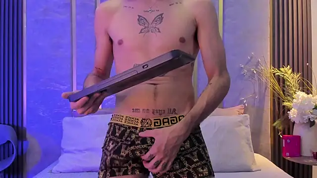 NikoStone  online show from September 23, 2025, 4:08 am