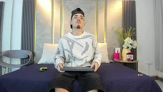 NikoStone  online show from June 16, 2026, 4:23 am