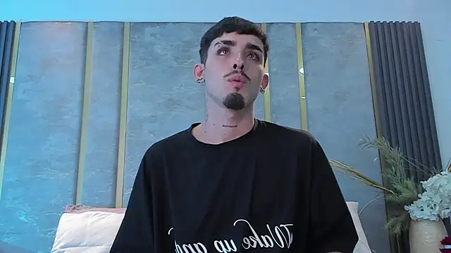 NikoStone  online show from November 14, 2025, 4:38 am