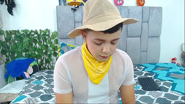 christopher Hot online show from October 2, 2025, 6:44 pm