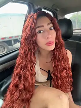 Snapshot of roxyrougee chatting on June 11, 2026, 12:35 pm roxyrougee online show from June 11, 2026, 12:35 pm