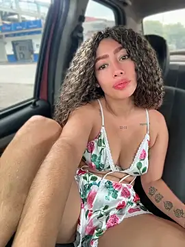 Snapshot of roxyrougee chatting on June 23, 2026, 12:36 pm roxyrougee online show from June 23, 2026, 12:36 pm