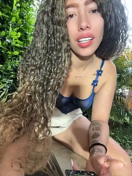 Snapshot of roxyrougee chatting on July 9, 2026, 11:20 am roxyrougee online show from July 9, 2026, 11:20 am