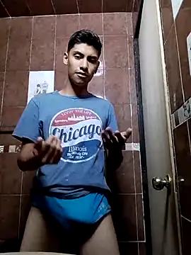 aispuro8505 online show from October 3, 2025, 7:21 am