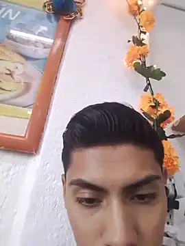 aispuro8505 online show from October 15, 2025, 11:02 pm