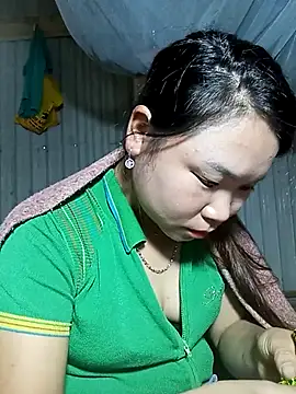 may-squirl online show from November 9, 2025, 4:05 am