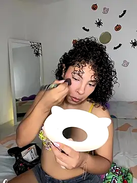 ViolettaMiller  online show from October 17, 2025, 1:13 pm