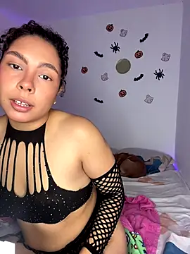 ViolettaMiller  online show from October 31, 2025, 1:08 pm