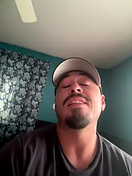 Snapshot of AlexR9700 chatting on October 24, 2025, 4:39 pm AlexR9700 online show from October 24, 2025, 4:39 pm