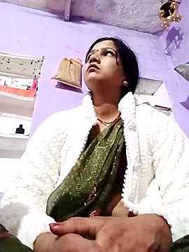 Snapshot of Jooli_xx chatting on February 22, 2026, 9:27 pm Jooli xx online show from February 22, 2026, 9:27 pm