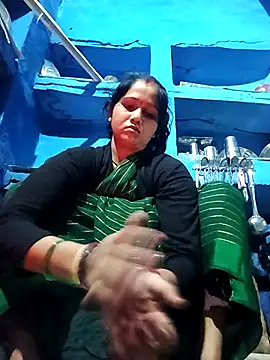 Snapshot of Jooli_xx chatting on February 25, 2026, 12:44 am Jooli xx online show from February 25, 2026, 12:44 am