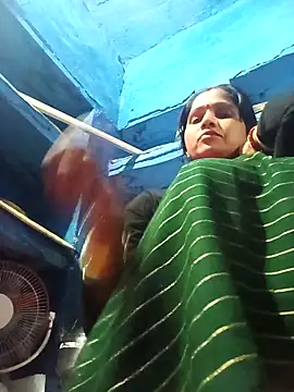 Snapshot of Jooli_xx chatting on February 15, 2026, 3:44 pm Jooli xx online show from February 15, 2026, 3:44 pm