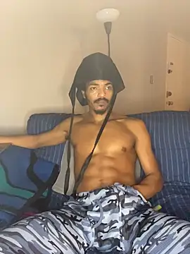 TRILLAHUNG online show from January 14, 2026, 9:40 pm