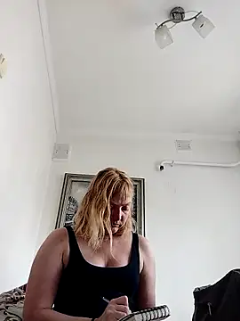 LiluLiluLilu online show from September 17, 2025, 6:26 am