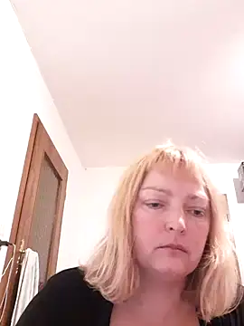 LiluLiluLilu online show from September 26, 2025, 8:27 pm