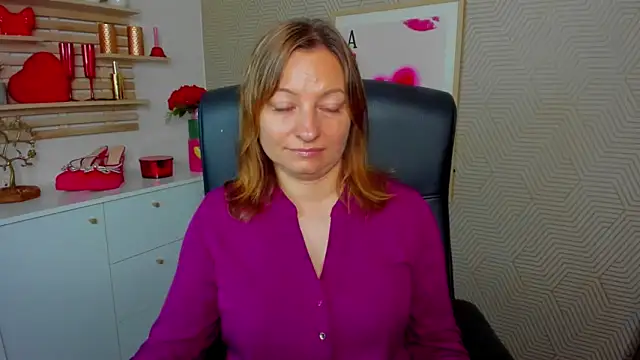angelaSamt online show from June 11, 2026, 5:37 am