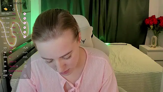 Alice Cire online show from December 21, 2025, 2:19 pm