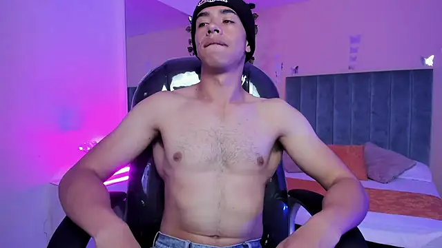 Muscle Scott online show from November 24, 2025, 12:49 pm