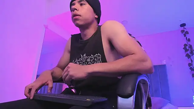 Muscle Scott online show from November 15, 2025, 12:53 pm