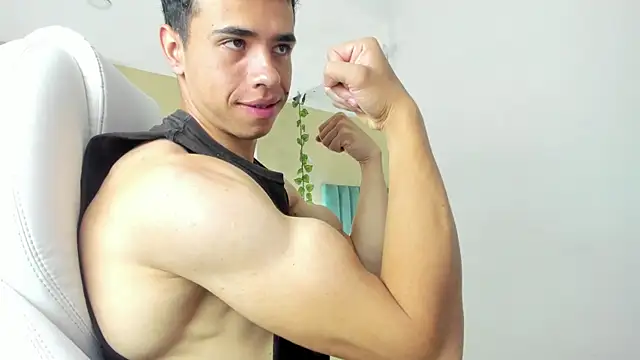 Muscle Scott online show from September 23, 2025, 12:12 pm