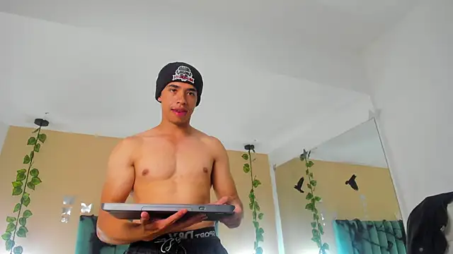 Muscle Scott online show from October 9, 2025, 12:28 pm