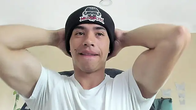 Muscle Scott online show from October 6, 2025, 12:17 pm