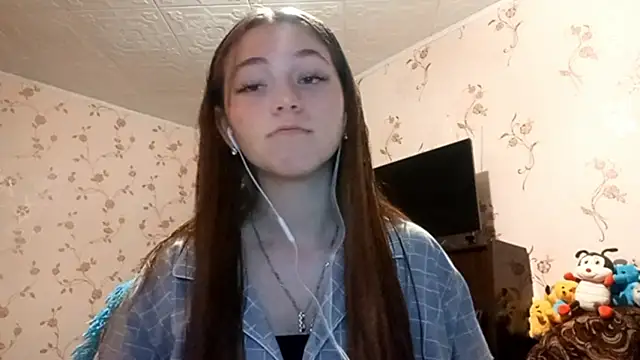 Sophiecuttie online show from September 14, 2025, 2:28 pm