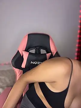 Dakota-Lona online show from April 8, 2026, 9:38 pm