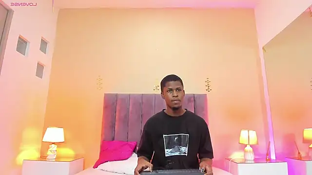 Snapshot of Kiaraa_y_Her_Crazy chatting on March 7, 2026, 3:57 am Kiaraa y Her Crazy online show from March 7, 2026, 3:57 am