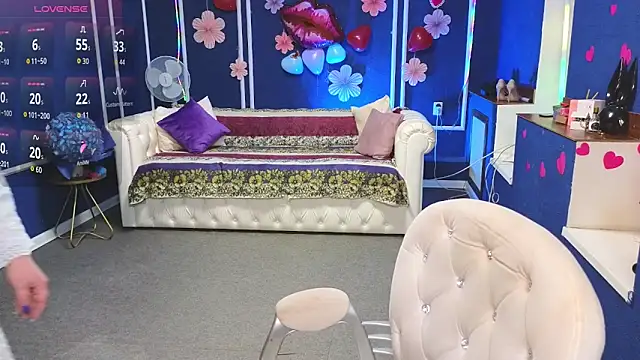 Snapshot of Kira_Kenett chatting on February 9, 2026, 5:49 am Kira Kenett online show from February 9, 2026, 5:49 am