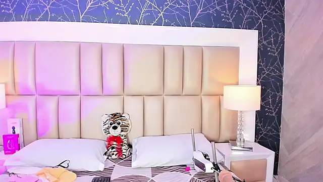 HatsaJones online show from February 28, 2026, 4:12 am