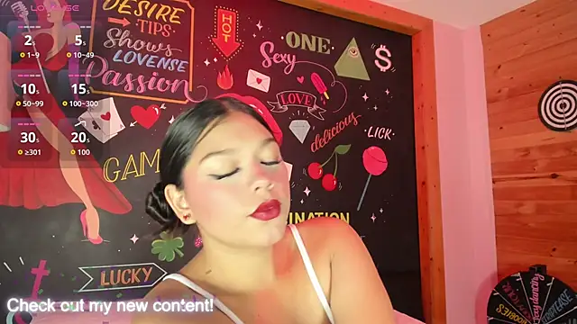 HatsaJones online show from December 5, 2025, 4:44 am