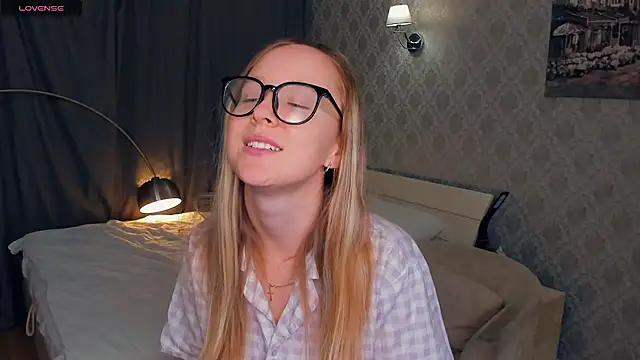 SoonMoor online show from October 20, 2025, 4:07 pm