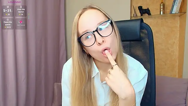 SoonMoor online show from November 27, 2025, 7:25 pm