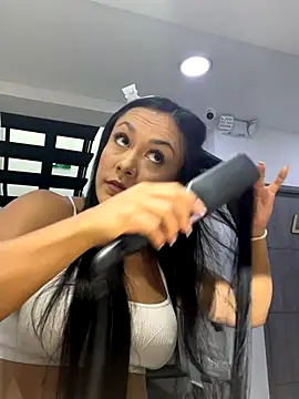 TiffanyyLam online show from September 30, 2025, 11:27 am