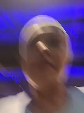 TiffanyyLam online show from November 4, 2025, 10:41 am