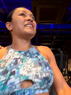 TiffanyyLam online show from October 20, 2025, 11:55 am