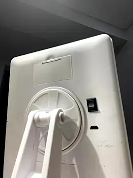 TiffanyyLam online show from September 13, 2025, 11:10 am