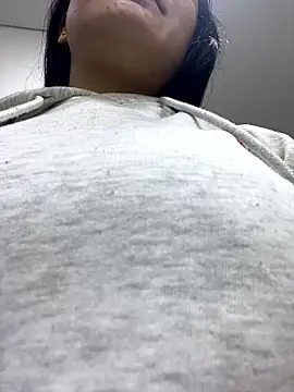 TiffanyyLam online show from January 10, 2026, 11:38 am