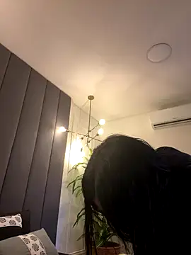 TiffanyyLam online show from September 14, 2025, 11:10 am