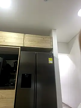 TiffanyyLam online show from October 21, 2025, 11:42 am