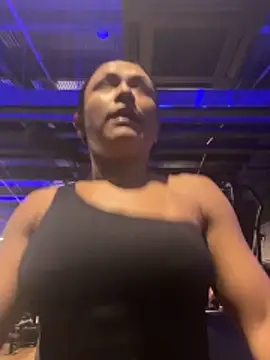 TiffanyyLam online show from October 28, 2025, 10:14 am