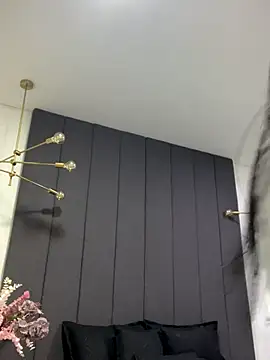 TiffanyyLam online show from October 11, 2025, 11:33 am