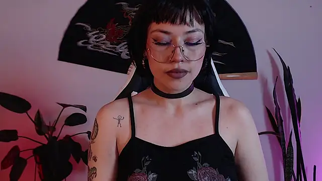 Ellyuwuw online show from February 13, 2026, 11:38 pm