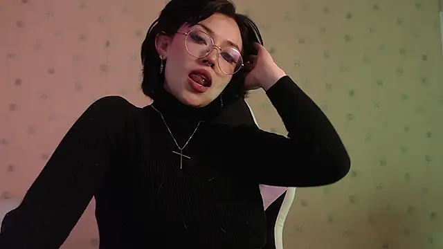 Ellyuwuw online show from December 17, 2025, 12:04 am