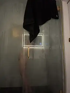 aurorasparkles online show from March 21, 2026, 3:52 am