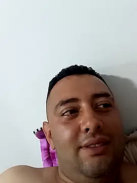 angelitocalientico online show from October 3, 2025, 12:17 pm