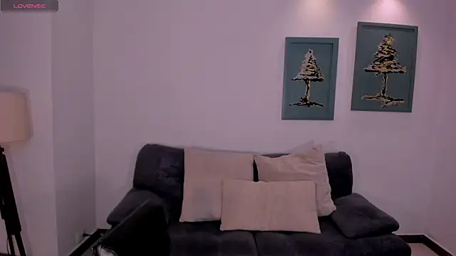 SussyBellX online show from November 18, 2025, 7:28 pm