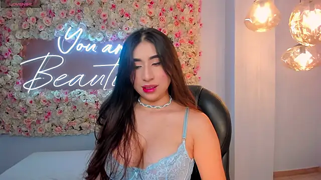 MayaMoretti  online show from October 24, 2025, 3:38 am