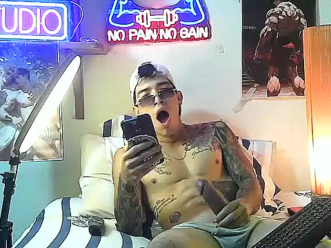 Strongcockfitness online show from October 19, 2025, 2:53 pm